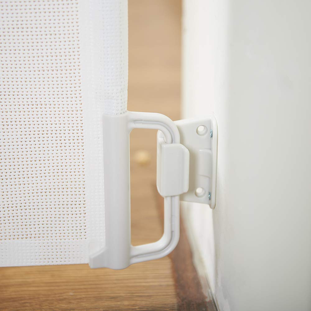 EasyBaby wall spacers illustrate clean mounting against skirting boards