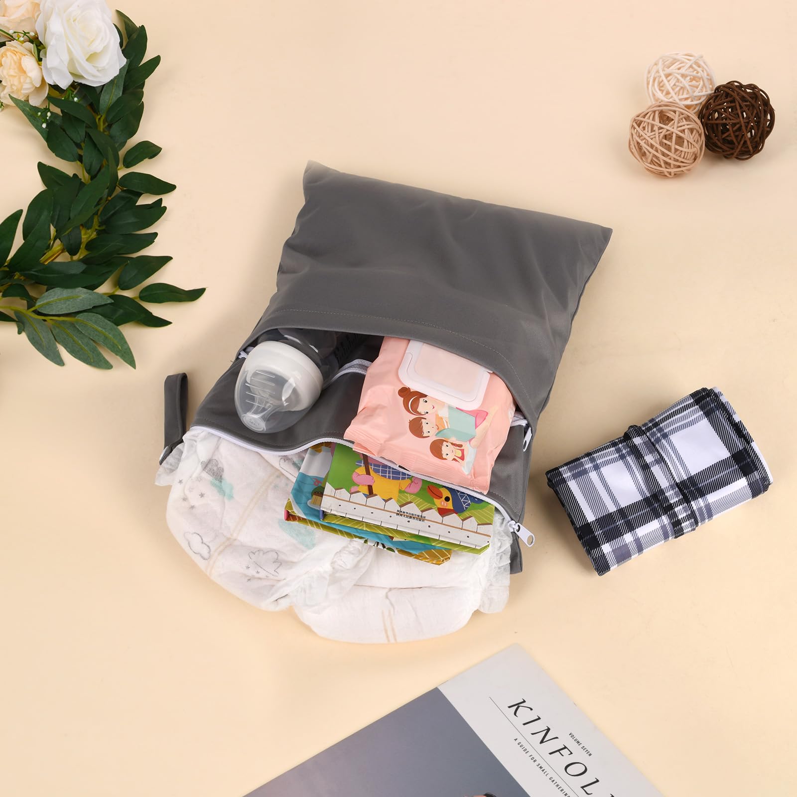 eaxin plaid bag is compact and portable for travel and on-the-go messes