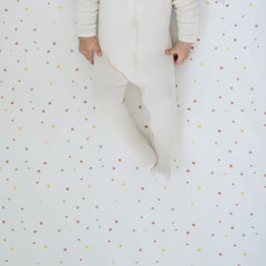 Ecolino fitted sheet demonstrates universal elastic hem and extra overlap for a secure fit.