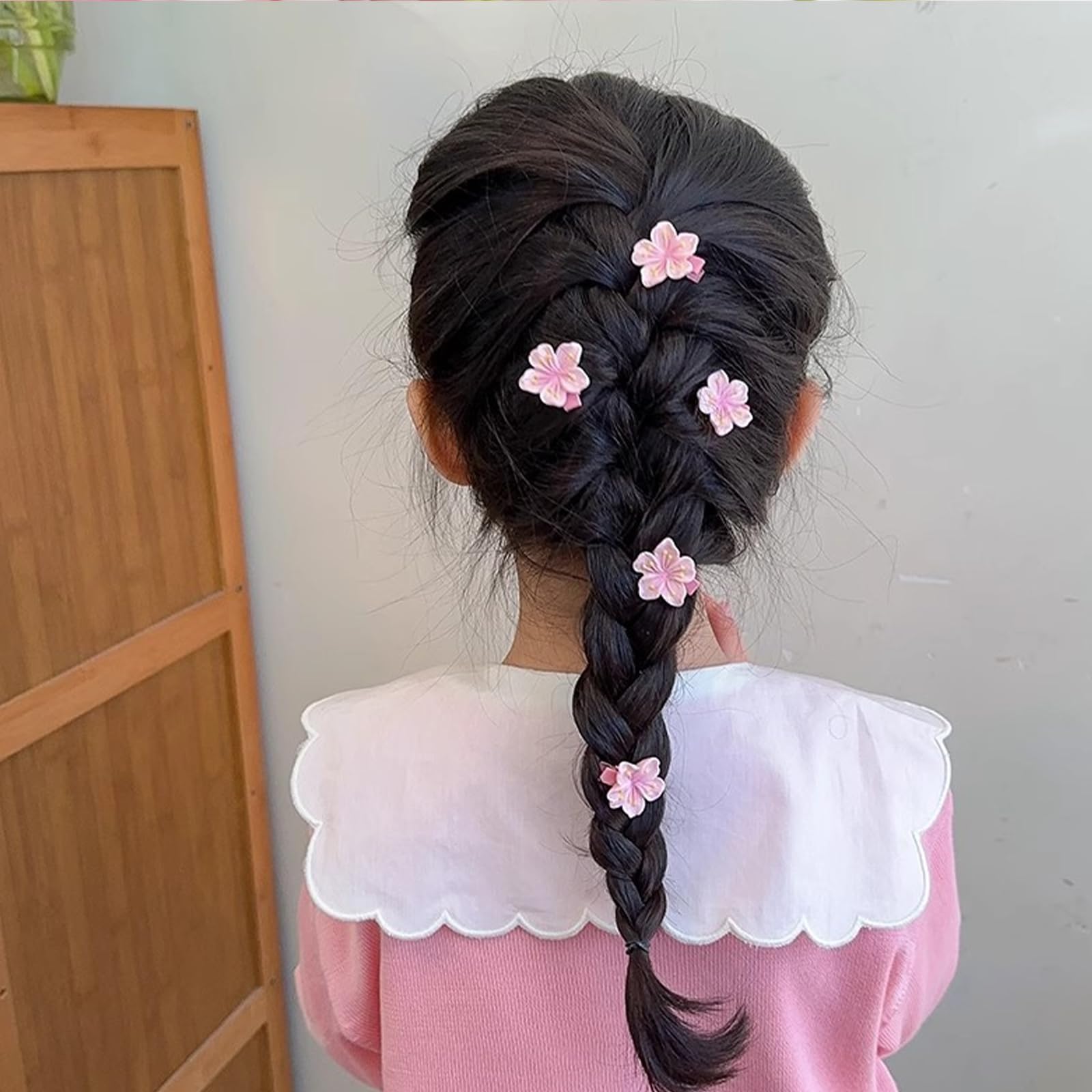 Ecuupas floral accent hair clip pink for chic looks