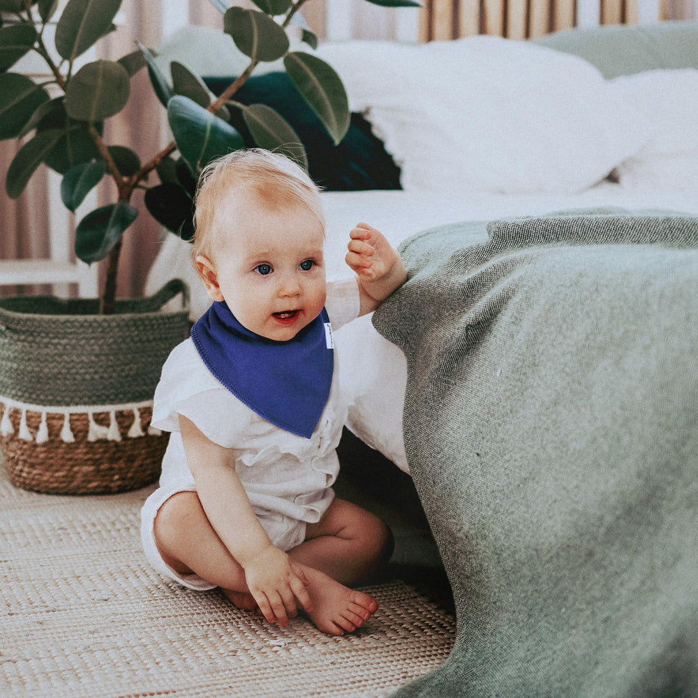 Egmao Baby Bandana Bib fits from newborn to 36 months for growing babies.