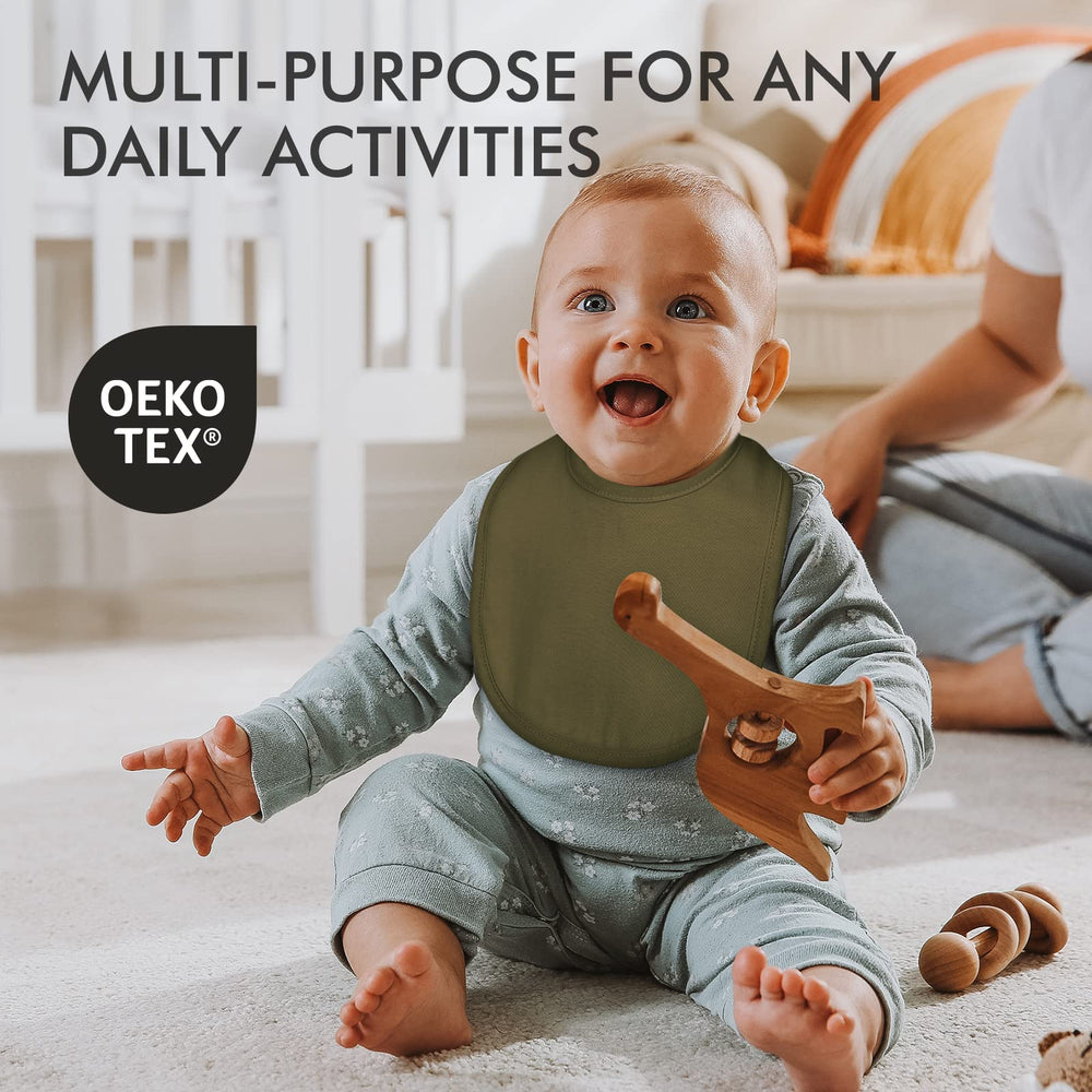 Egmao Baby durable snap closures keep bibs in place during feeding.