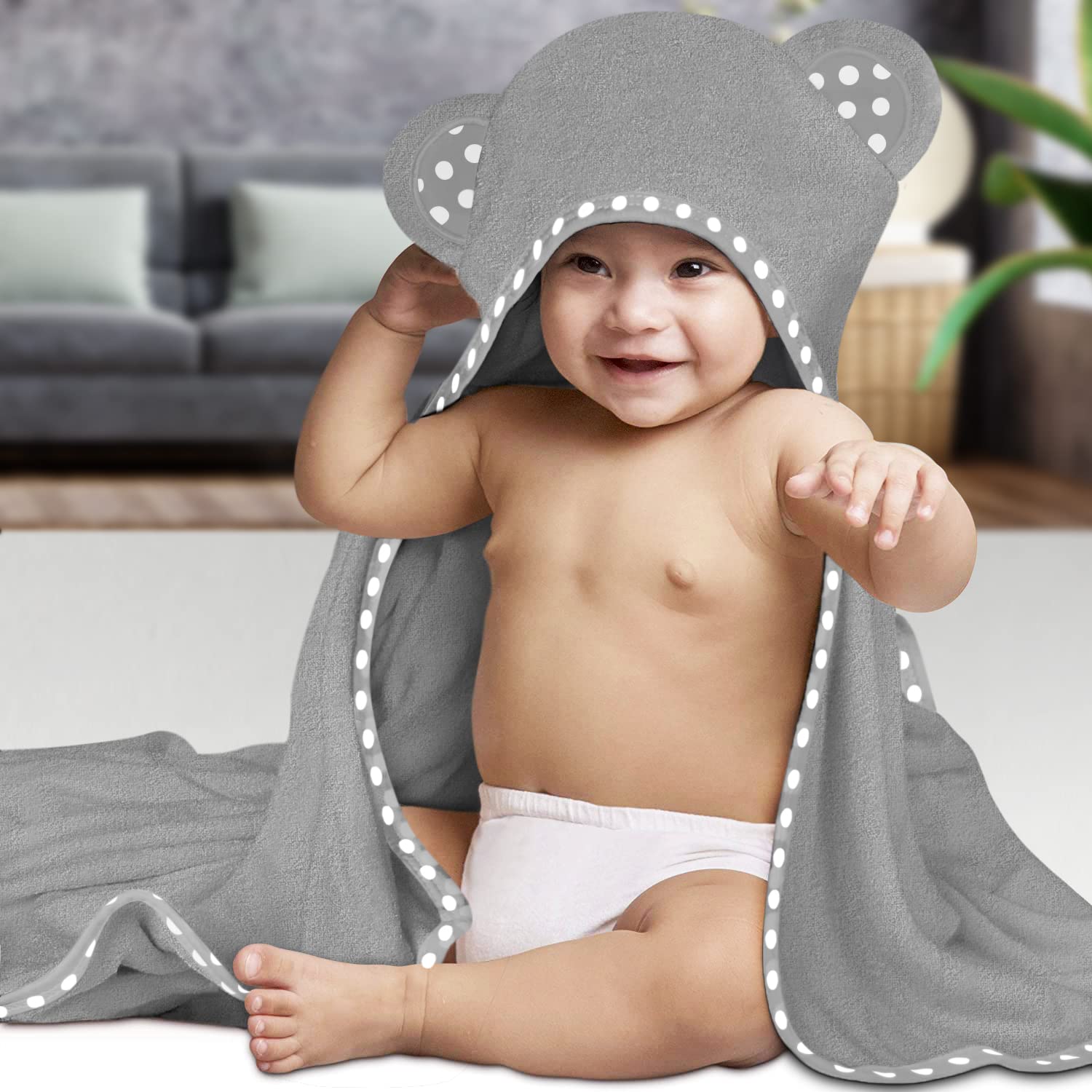ELSVIN hooded design helps dry and wrap baby securely after baths.