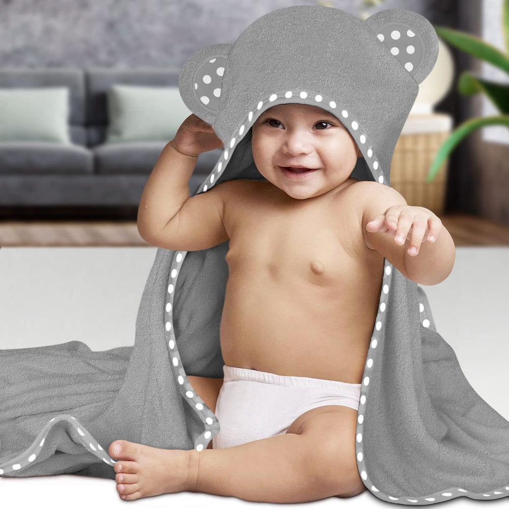 ELSVIN hooded design helps dry and wrap baby securely after baths.