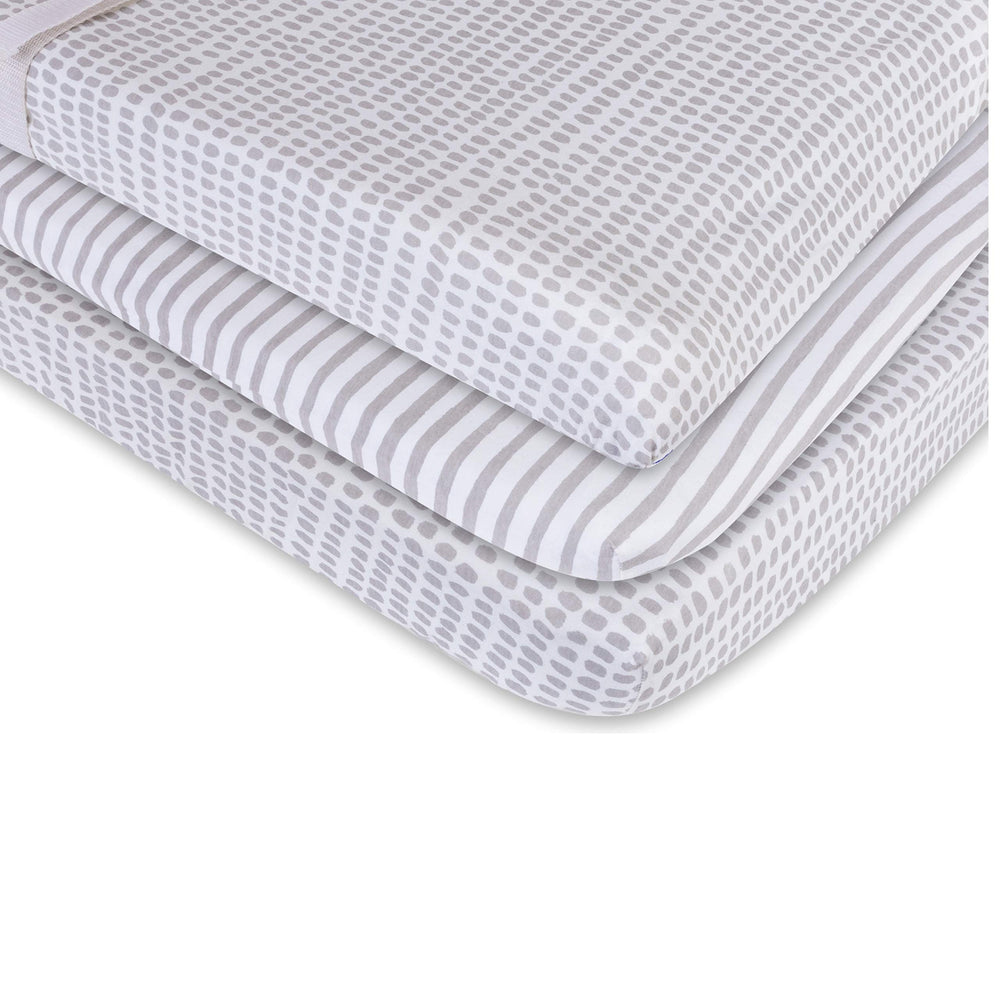 Flexible elastic-band fit keeps the cover snug on changing pads and cradle mattresses.