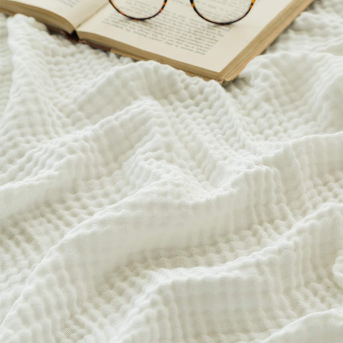 EMME muslin blanket 40x50 swaddle in white for soft, breathable comfort