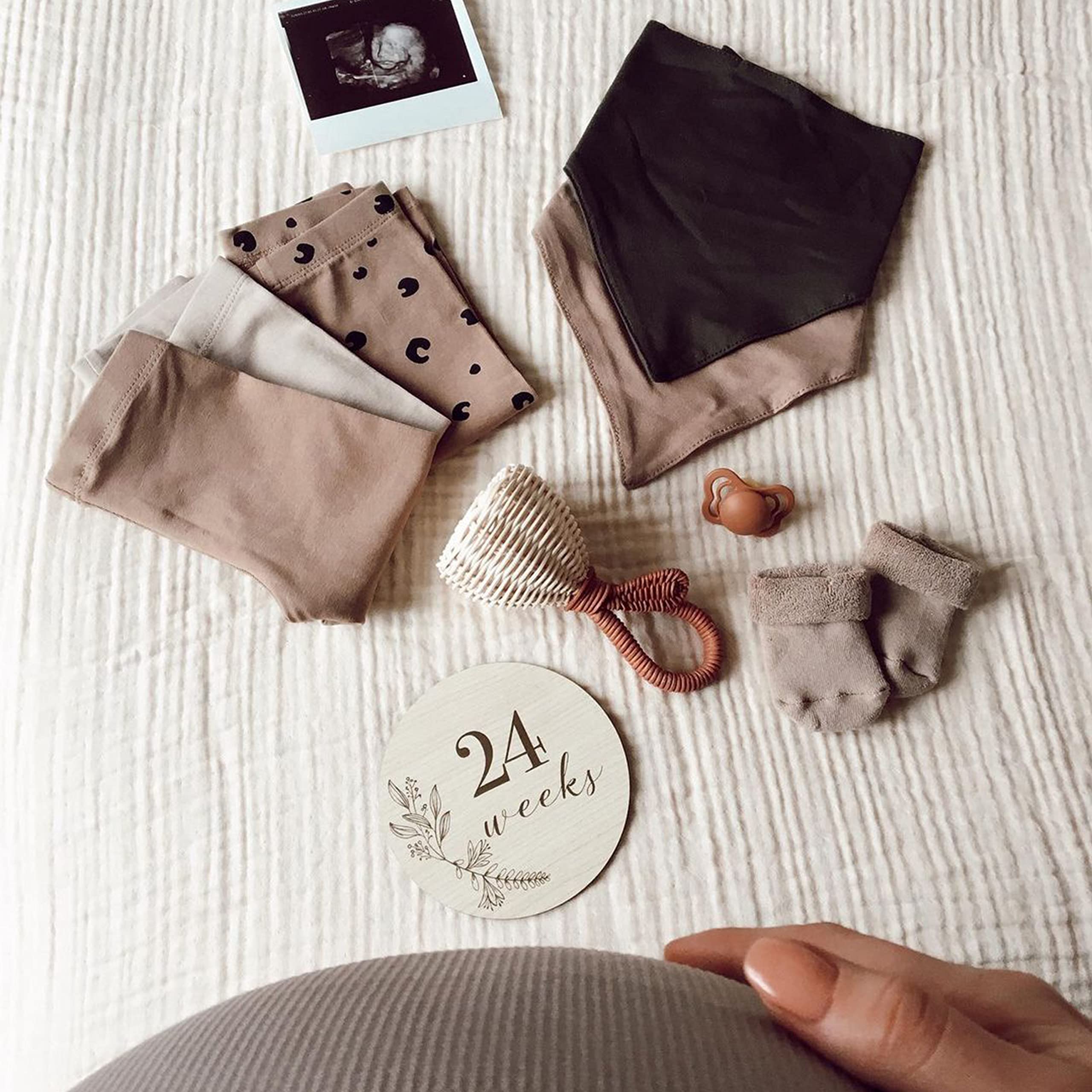 EnjoyMyDesign We’re having a baby announcement card for social reveals.