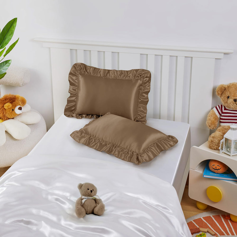 Entisn easy-care machine wash and low-dry guidance.