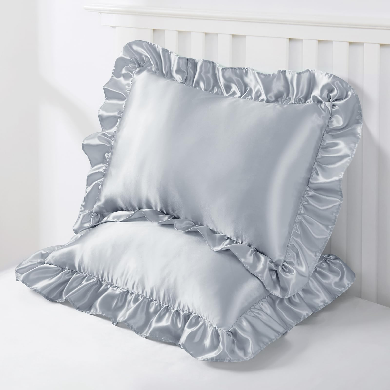 Entisn envelope closure design ensures secure pillow fit without zipper snags