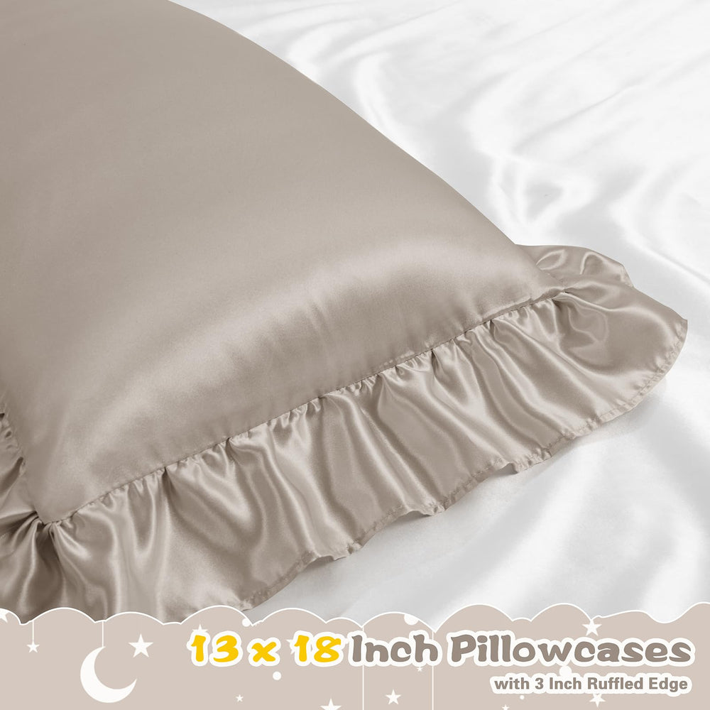 Entisn envelope-closure detail prevents snagging while little ones move