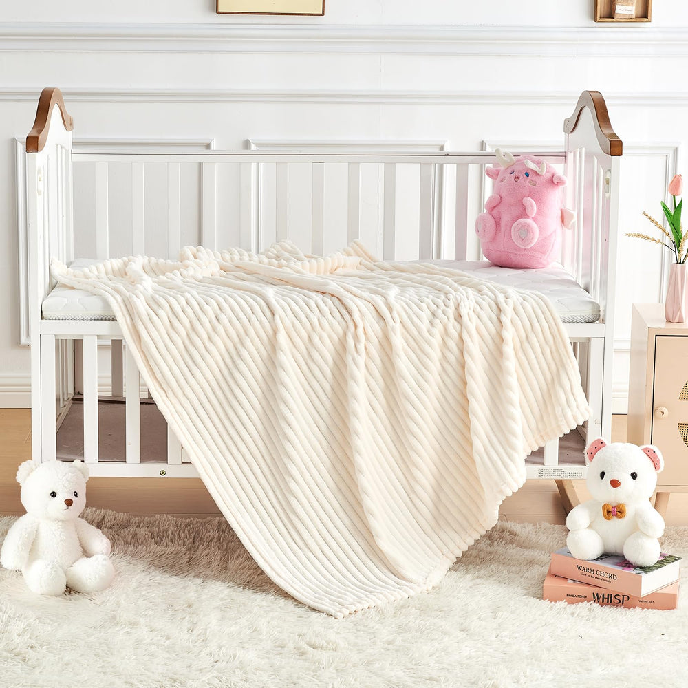 Eonkasp lightweight blanket ideal for travel and stroller outings
