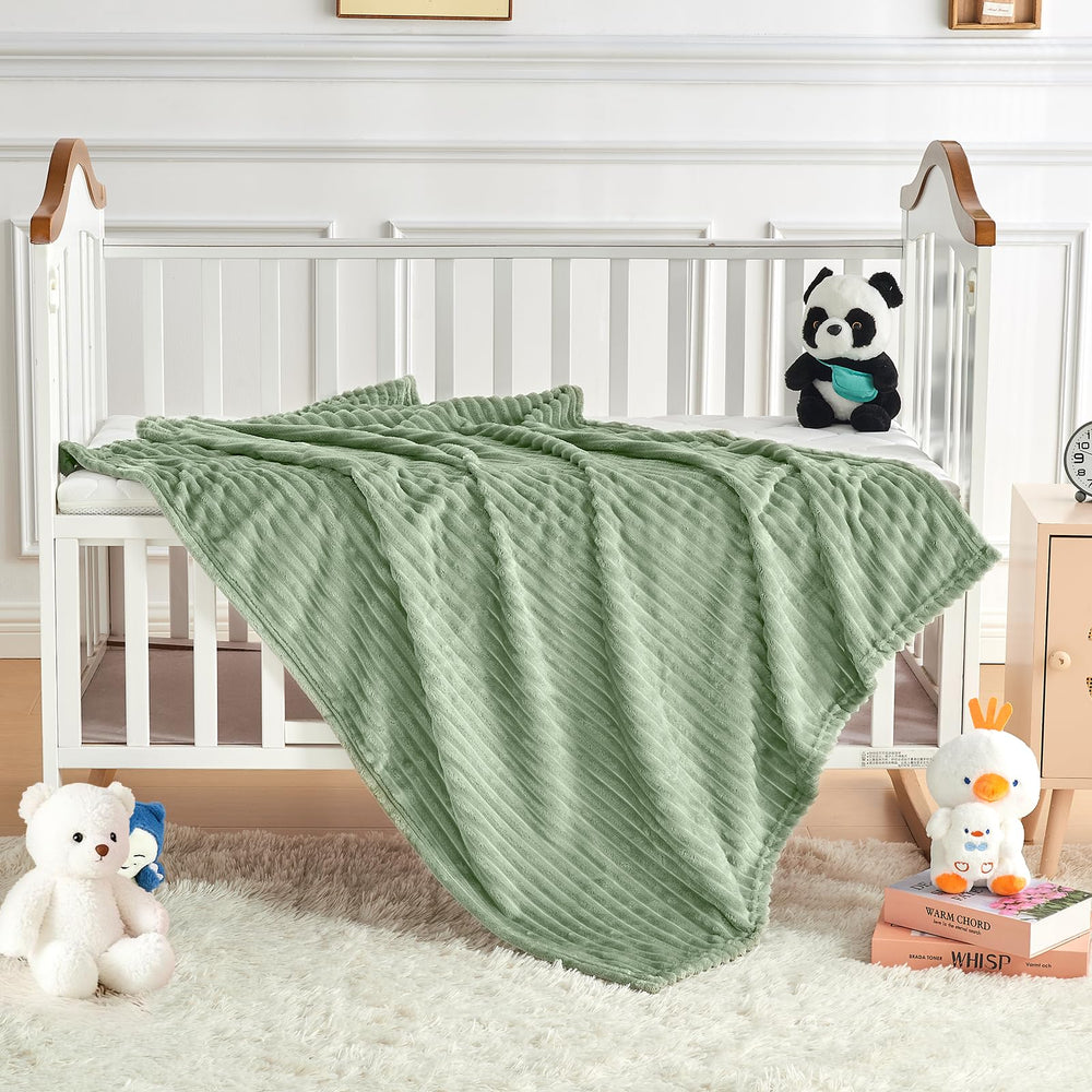 Eonkasp travel-ready fleece blanket in sage stripes