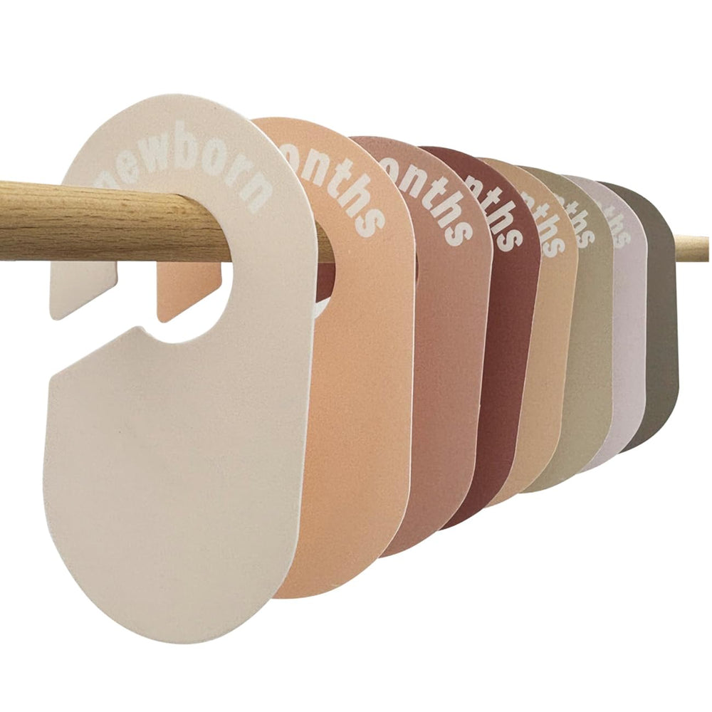 Eoscasely baby closet divider shows eight sizes for newborn to 12 months.