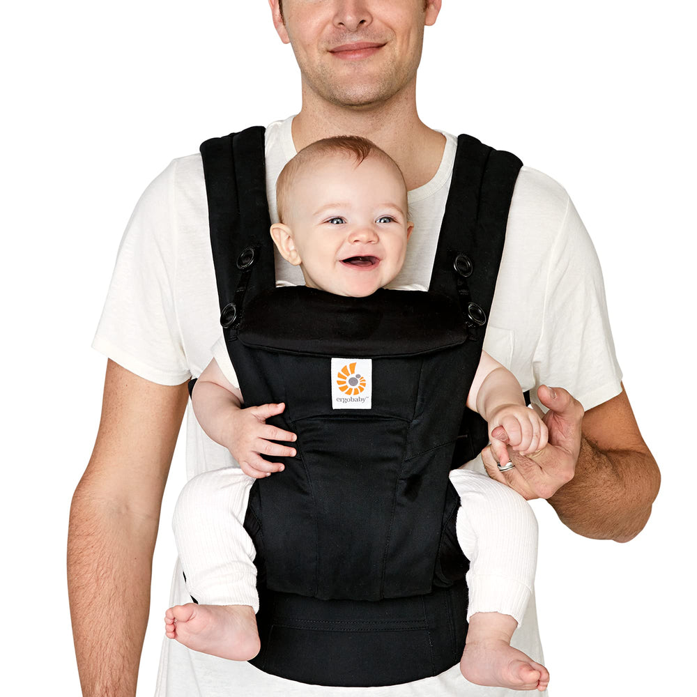 Ergobaby Omni Dream Cotton Carrier front view showcases breathable fabric for daily comfort.