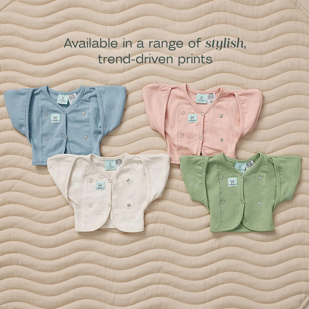 ergoPouch Butterfly Cardi adjustable closures help calm startle and ensure a snug fit.