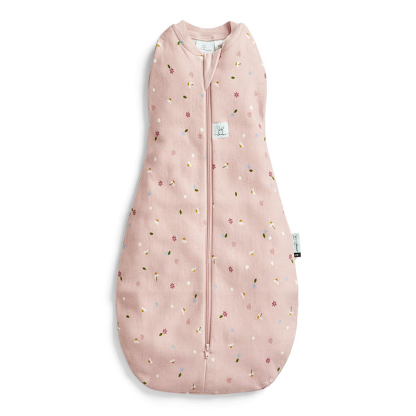 ergoPouch Cocoon Swaddle Sack 0.2 TOG in daisies, breathable organic cotton for gentle sleep.