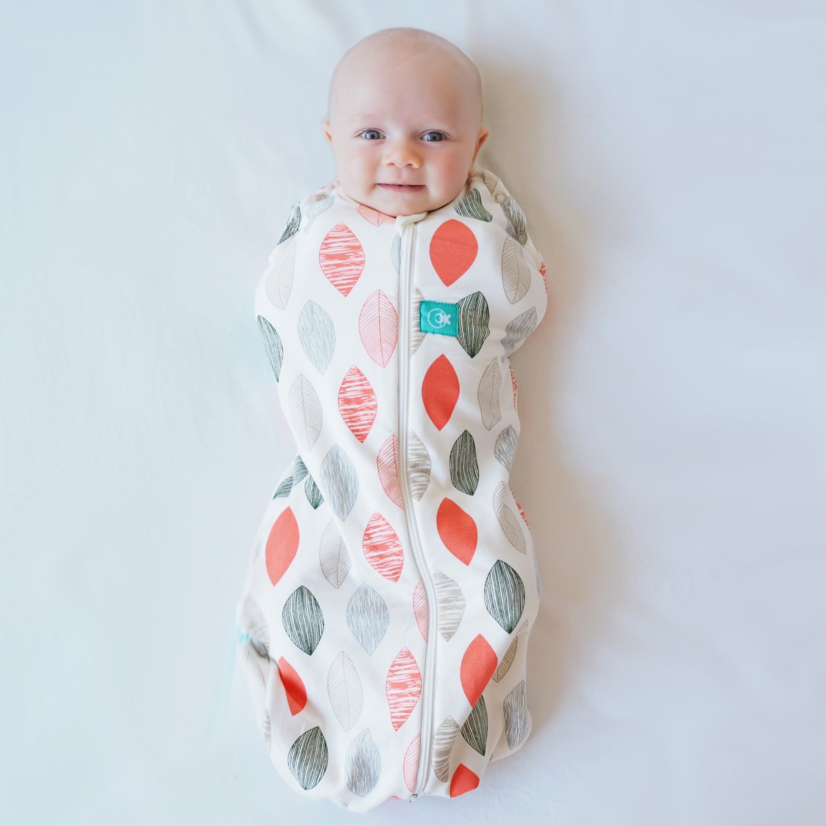 ergoPouch Cocoon Swaddle Sack 0.2 tog Blush Leaf close-up: soft organic cotton for newborn comfort.