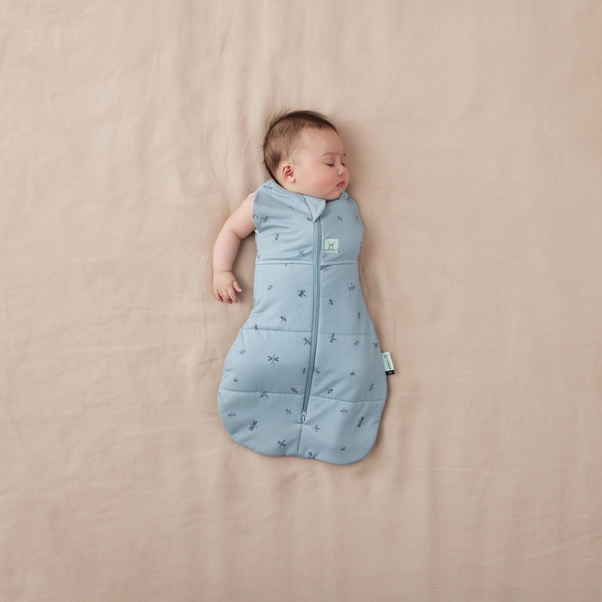 ergoPouch Cocoon Swaddle Sack shoulder snaps for easy arms-in or arms-out transitions