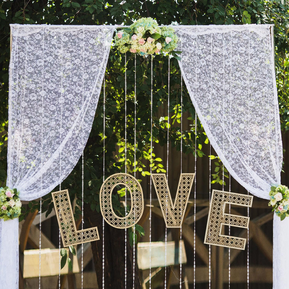 Ethanberg wedding decor uses the Y letter as a rustic, elegant centerpiece.