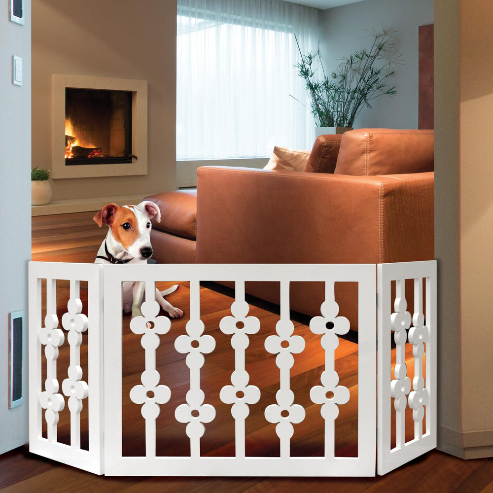 Etna Wide-opening gate blocks hallways without drilling holes