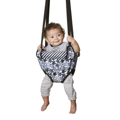 Evenflo Roo Door Jumper clamp demonstrates tool-free setup for quick room transitions.
