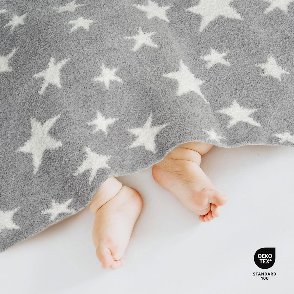 EVERGRACEHOME light gray crib blanket is perfect for nap time.