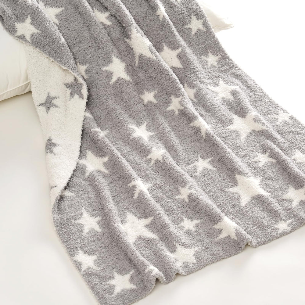 EVERGRACEHOME star-pattern blanket decorates nursery and promotes comfy playtime.