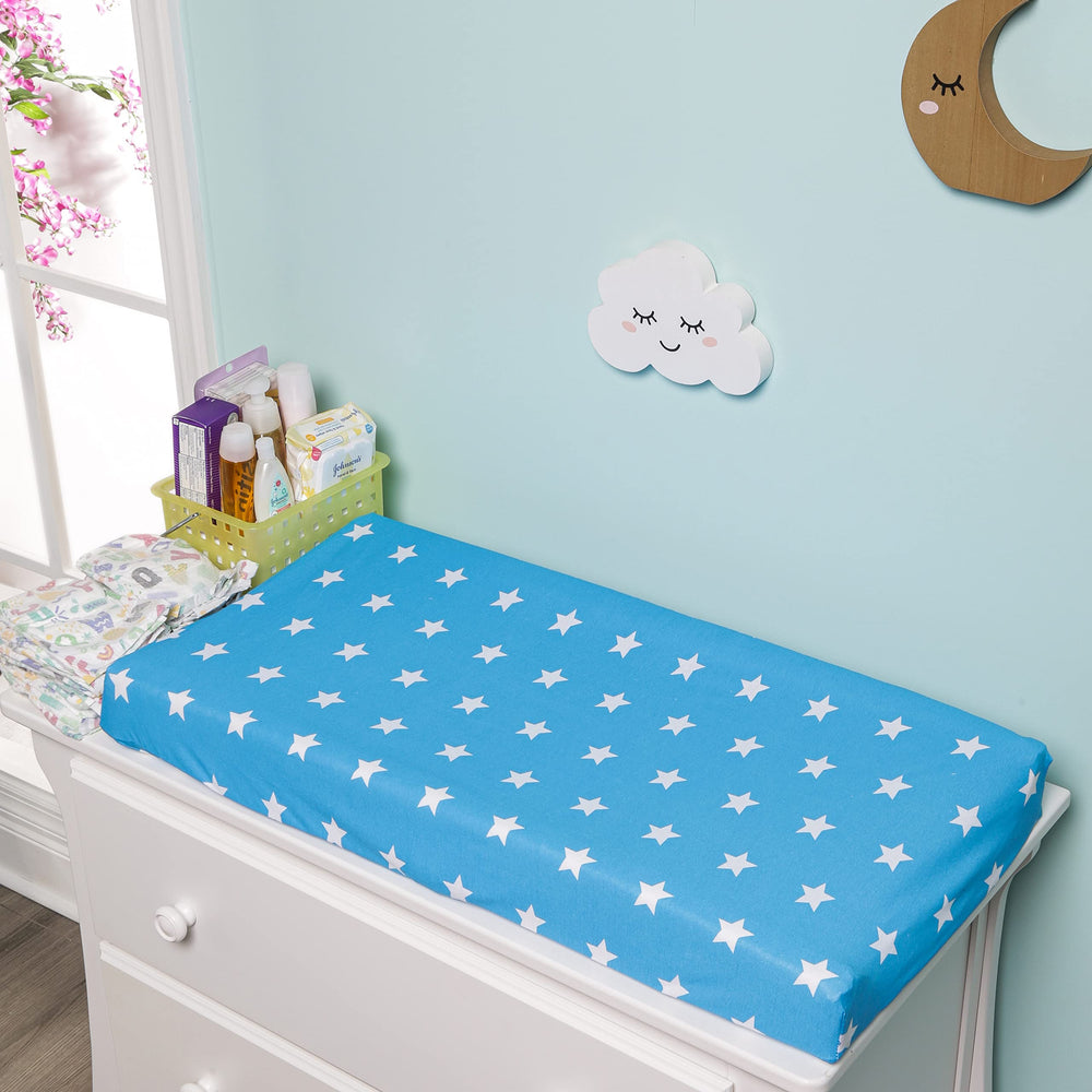 EVERYDAY KIDS changing pad cover elastic edge closeup shows secure fit.