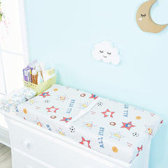 Everyday Kids elastic-edge close-up shows snug fit on typical changing pads.