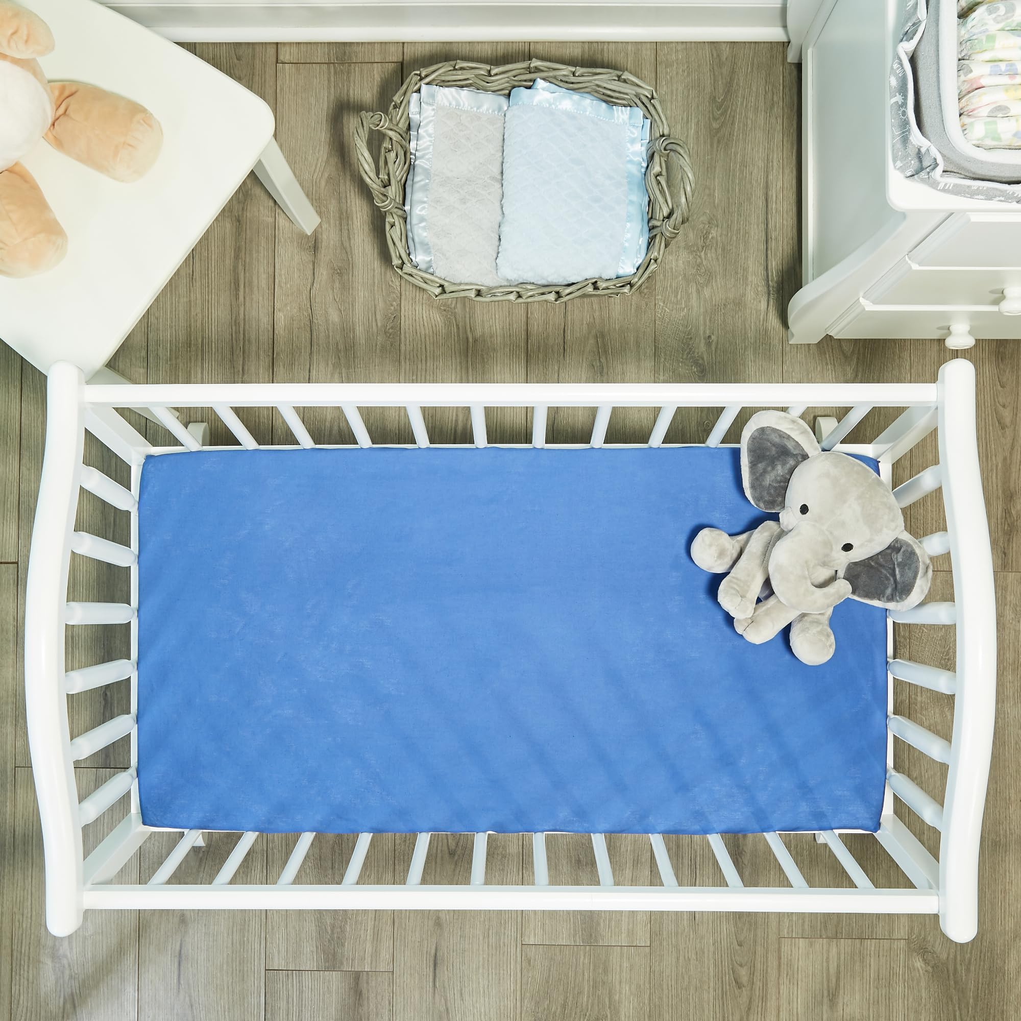 Four-side elastic cradle sheet from EVERYDAY KIDS securing a snug fit