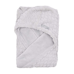 EVERYDAY KIDS car seat blanket with seatbelt notches simplifies secure placement.