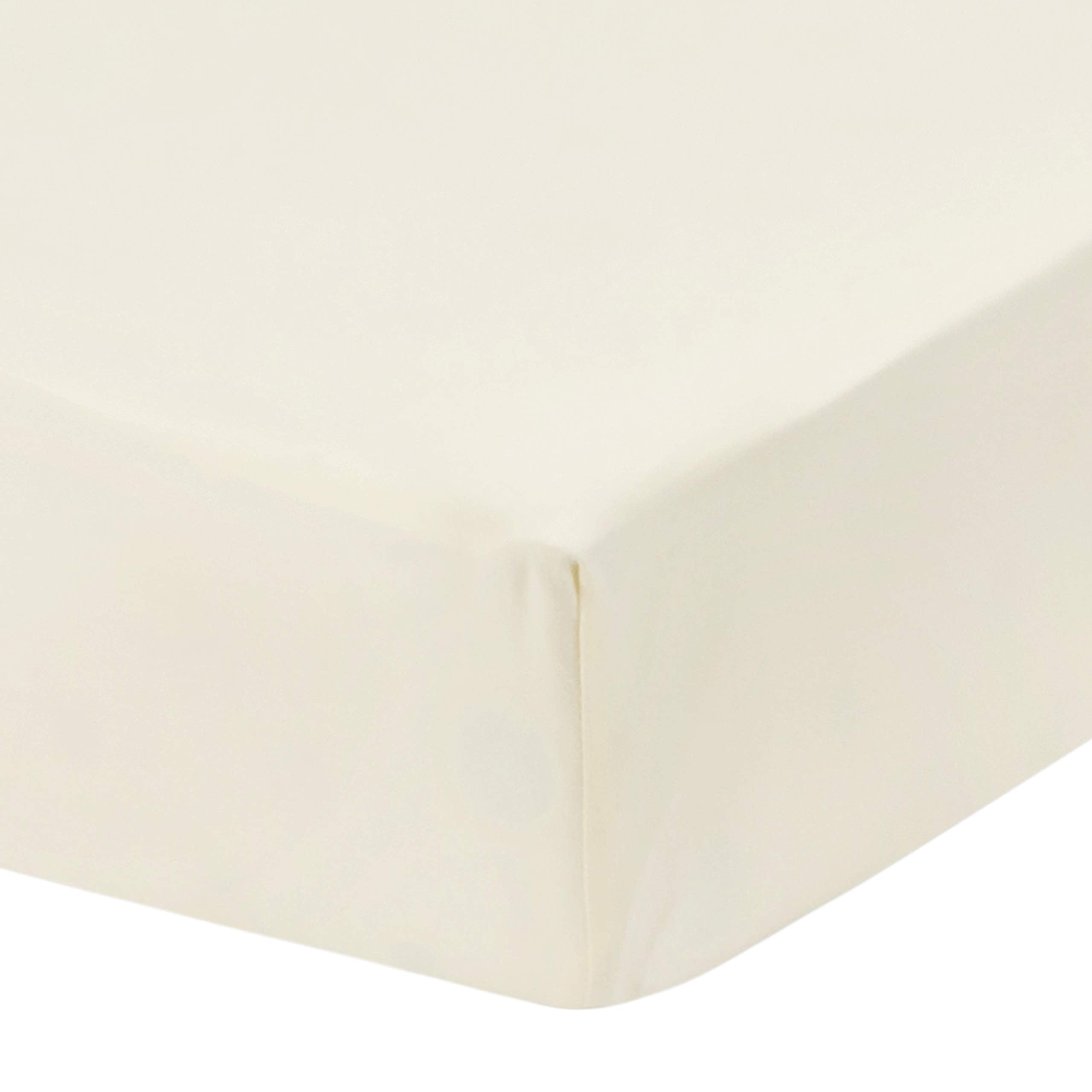 Everyday Kids microfiber crib sheet offers soft, breathable comfort for babies.