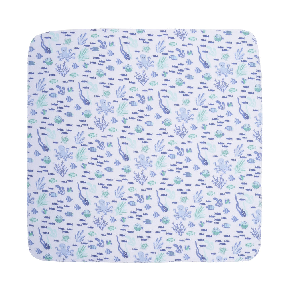 EVERYDAY KIDS turtle-print blanket ideal for daytime snuggles and nursery decor
