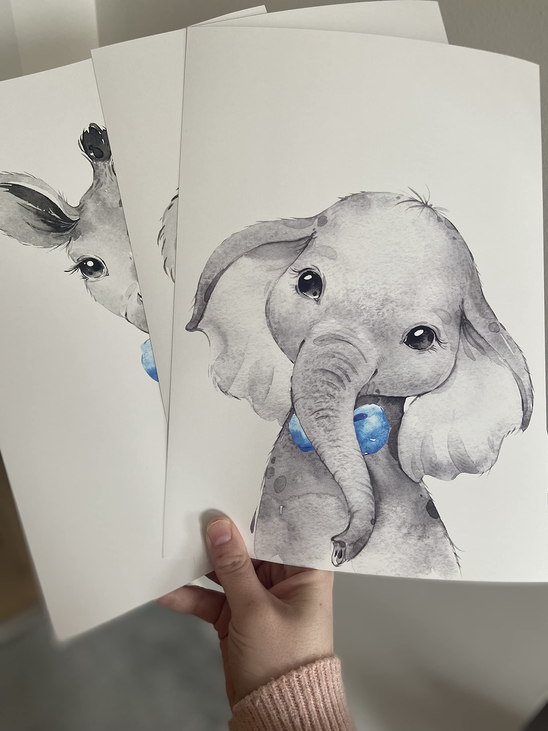 Eviepops Prints safari giraffe with blue bow tie brightens a child’s room and inspires imagination.