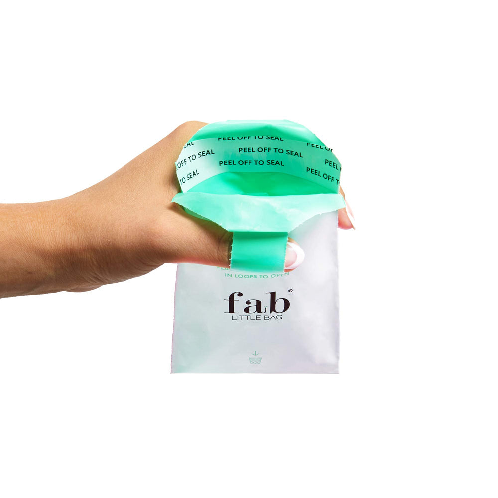 Leak-proof bags with a hygienic closure for mess-free disposal.