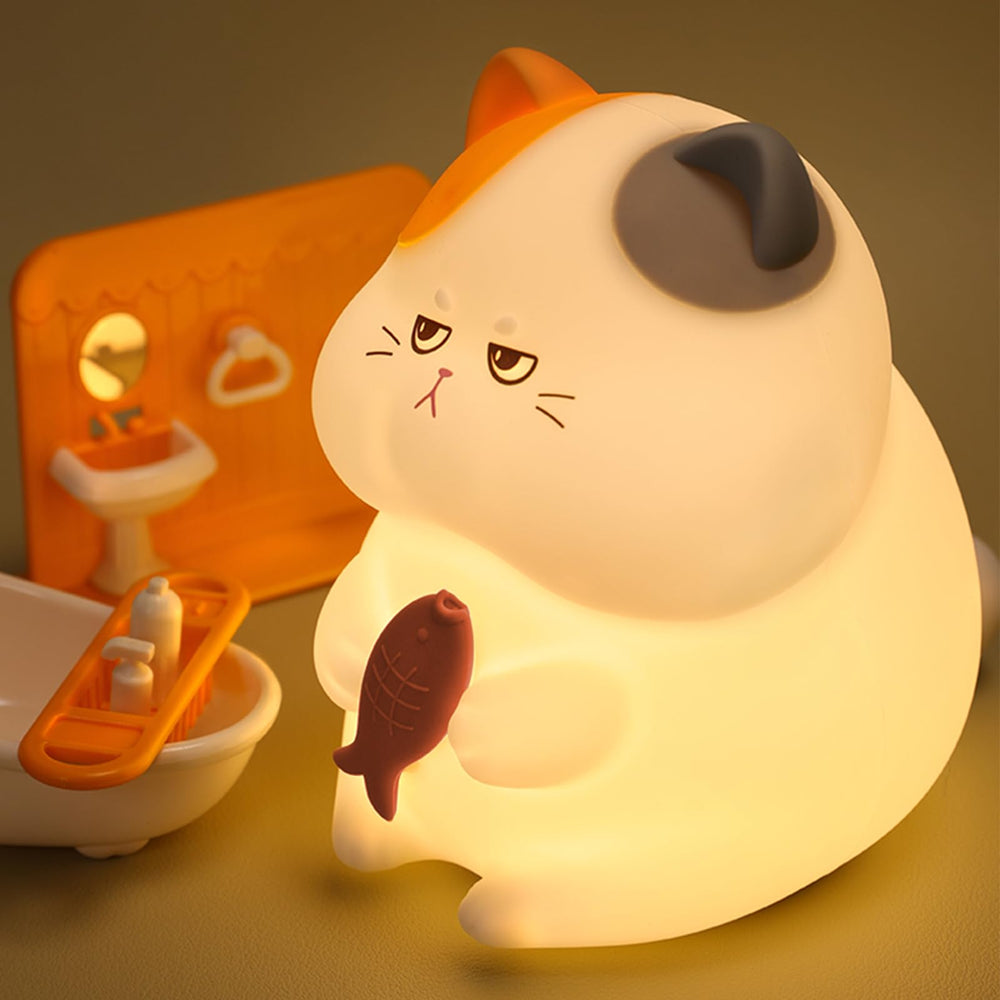 FAMIDUO Greedy Cat Night Light compact size fits desks.