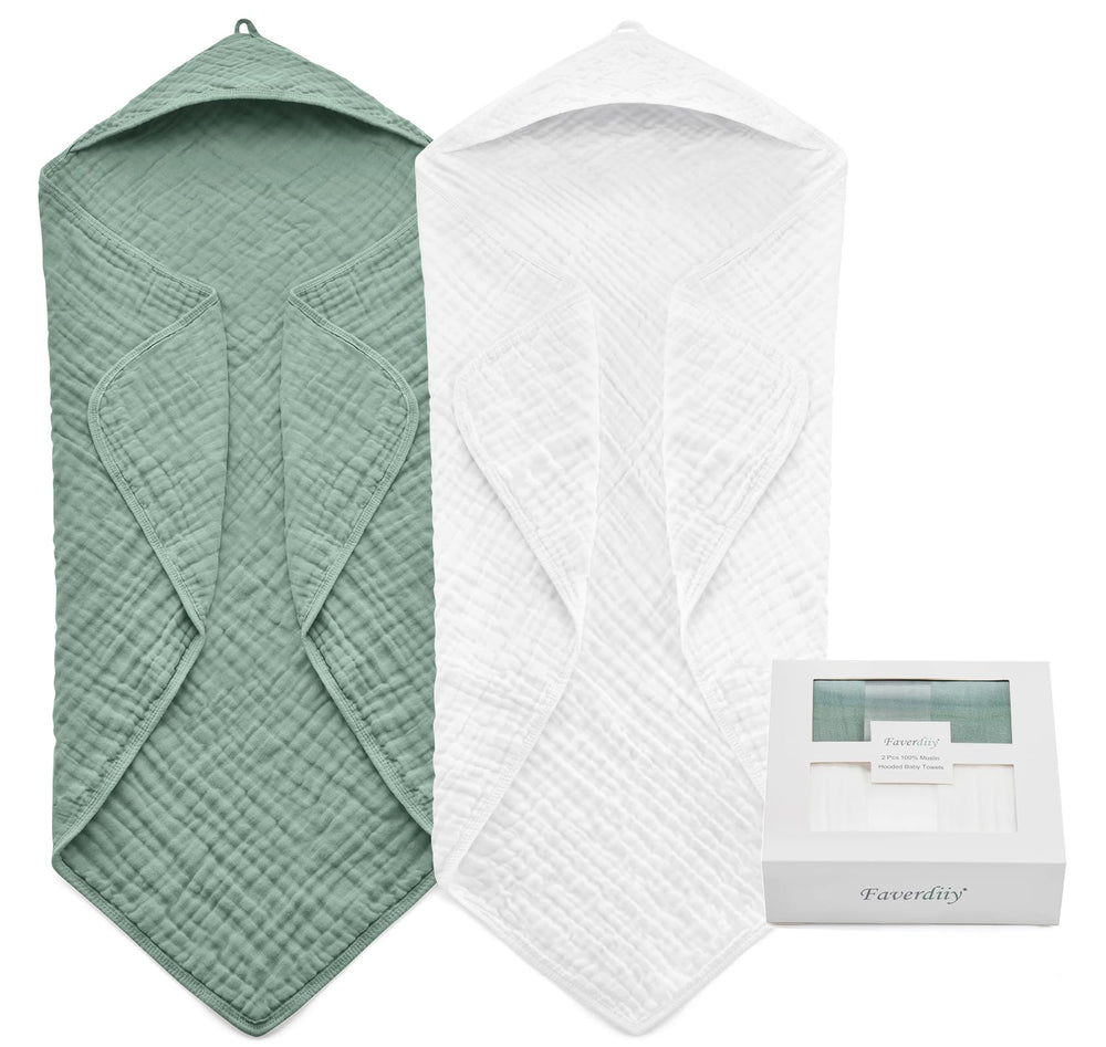 FAVERDIIY hooded towel in roman green close-up, ultra-soft muslin for gentle drying.