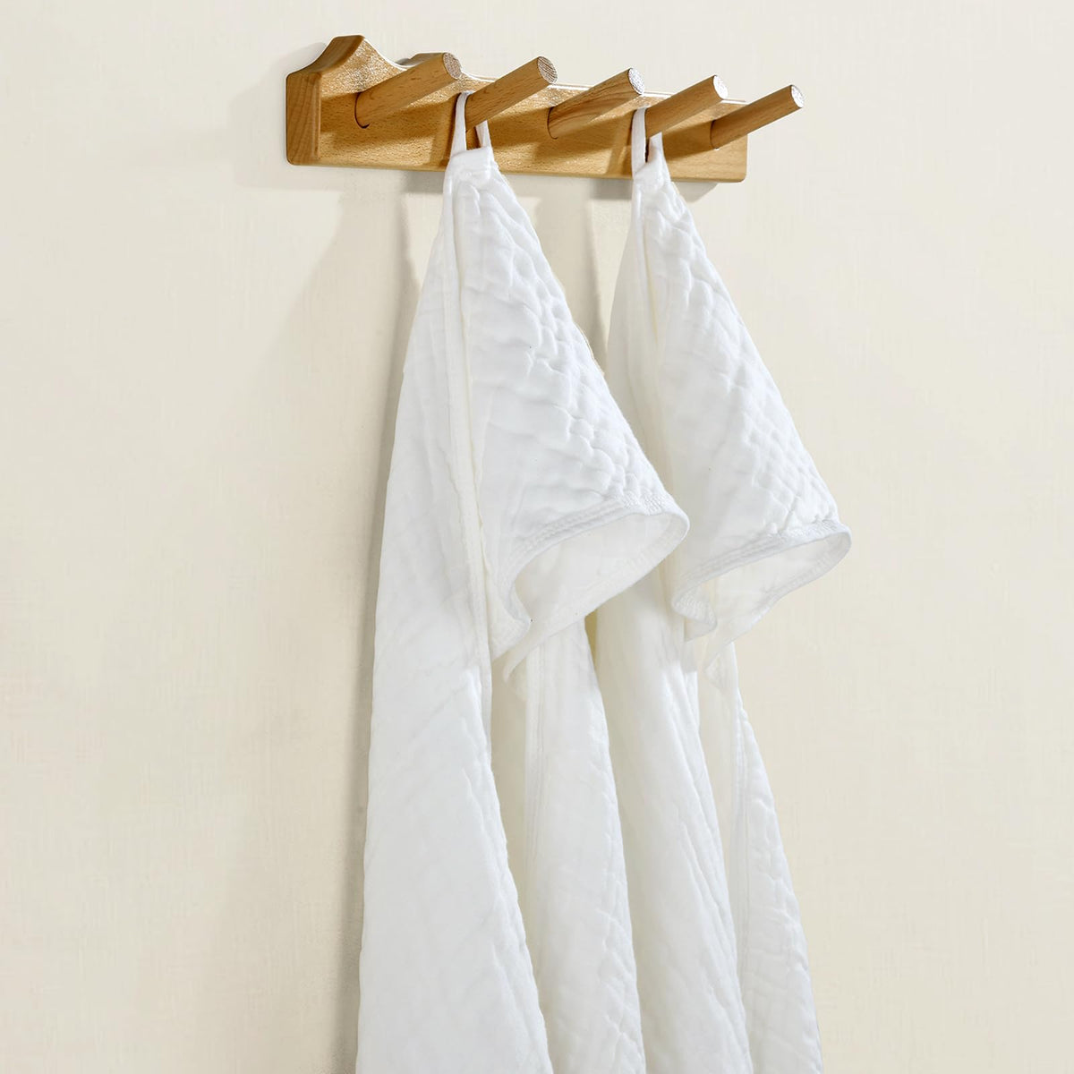 FAVERDIIY hooded baby towel 35x35 inches provides gentle wrap after bath