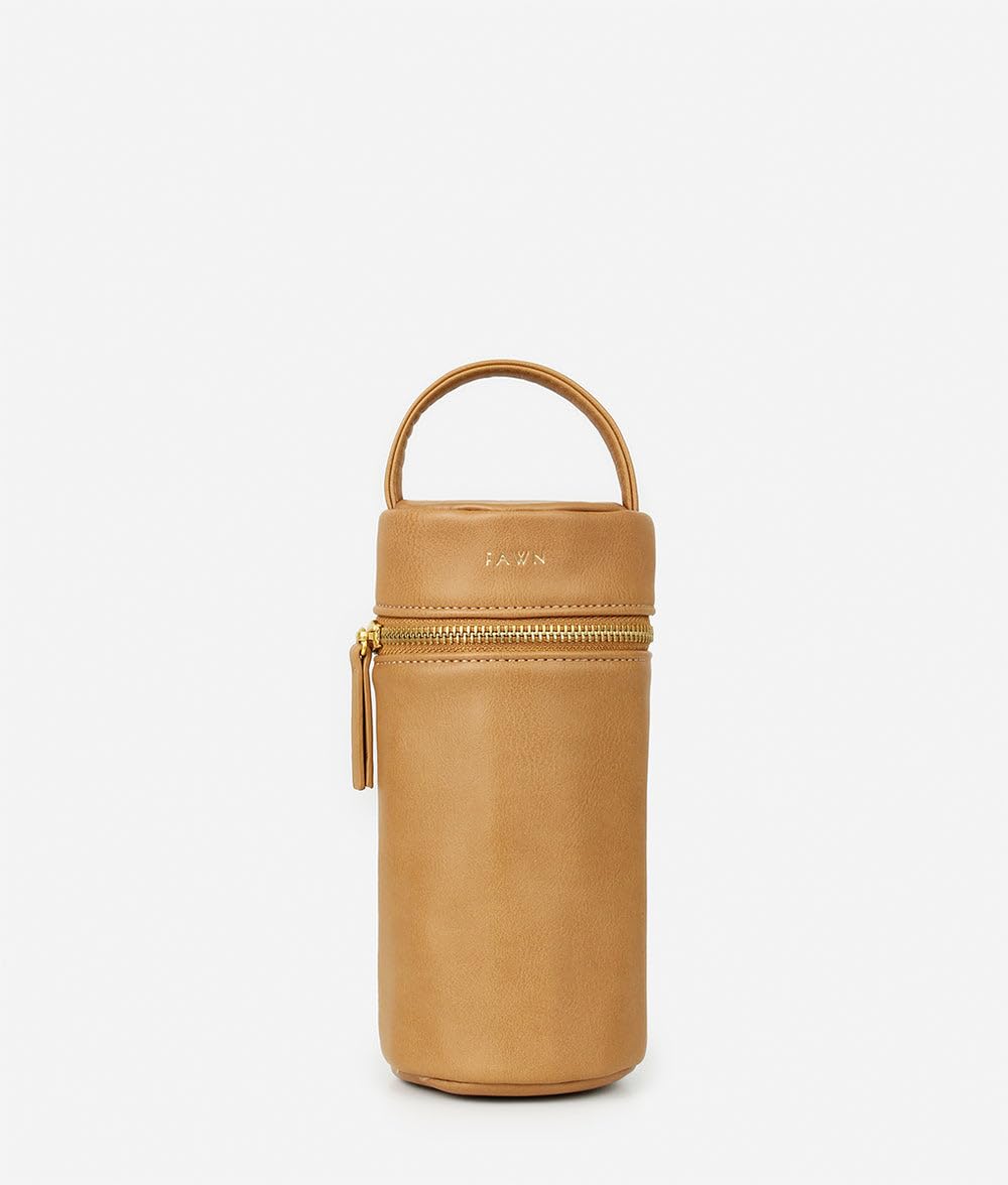 FAWN DESIGN Bottle Bag inside insulation demonstrates food-safe cooling for moms on the move.