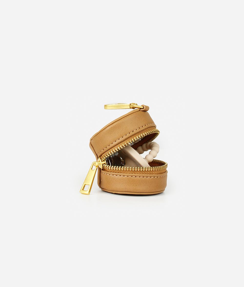 Fawn Design Paci Case with vegan leather texture adds a premium look and feel.