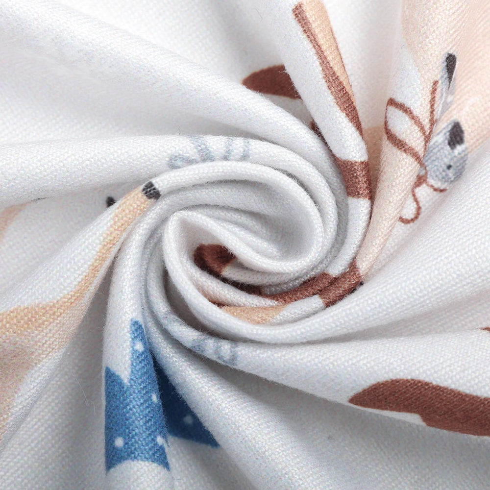 Elastic edges of the FHMJYH cover ensure a snug fit on standard changing pads.