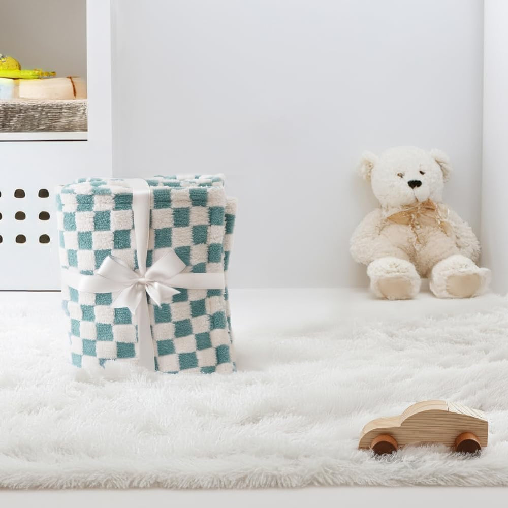 FIGEPO Checkered Baby Blanket can be used as a pet bed for small animals