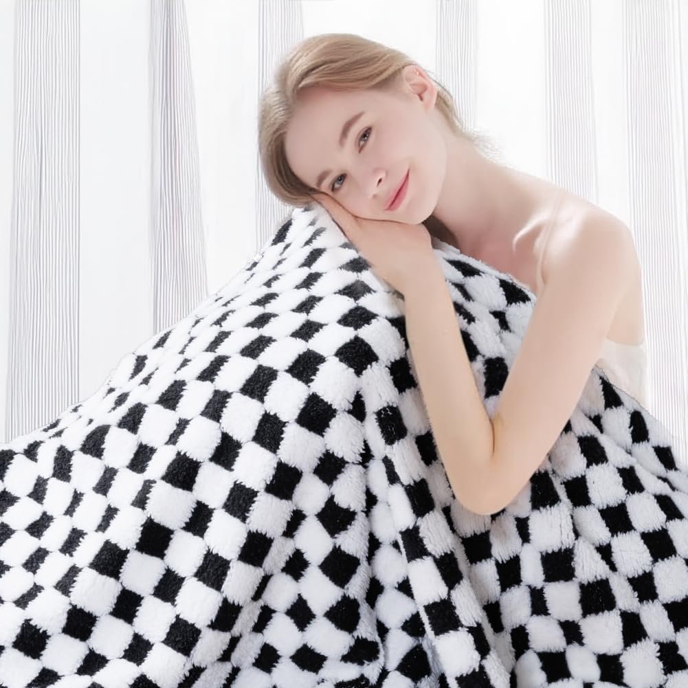 FIGEPO Soft Checkered Baby Blanket baby sleeping scene illustrates gentle warmth.