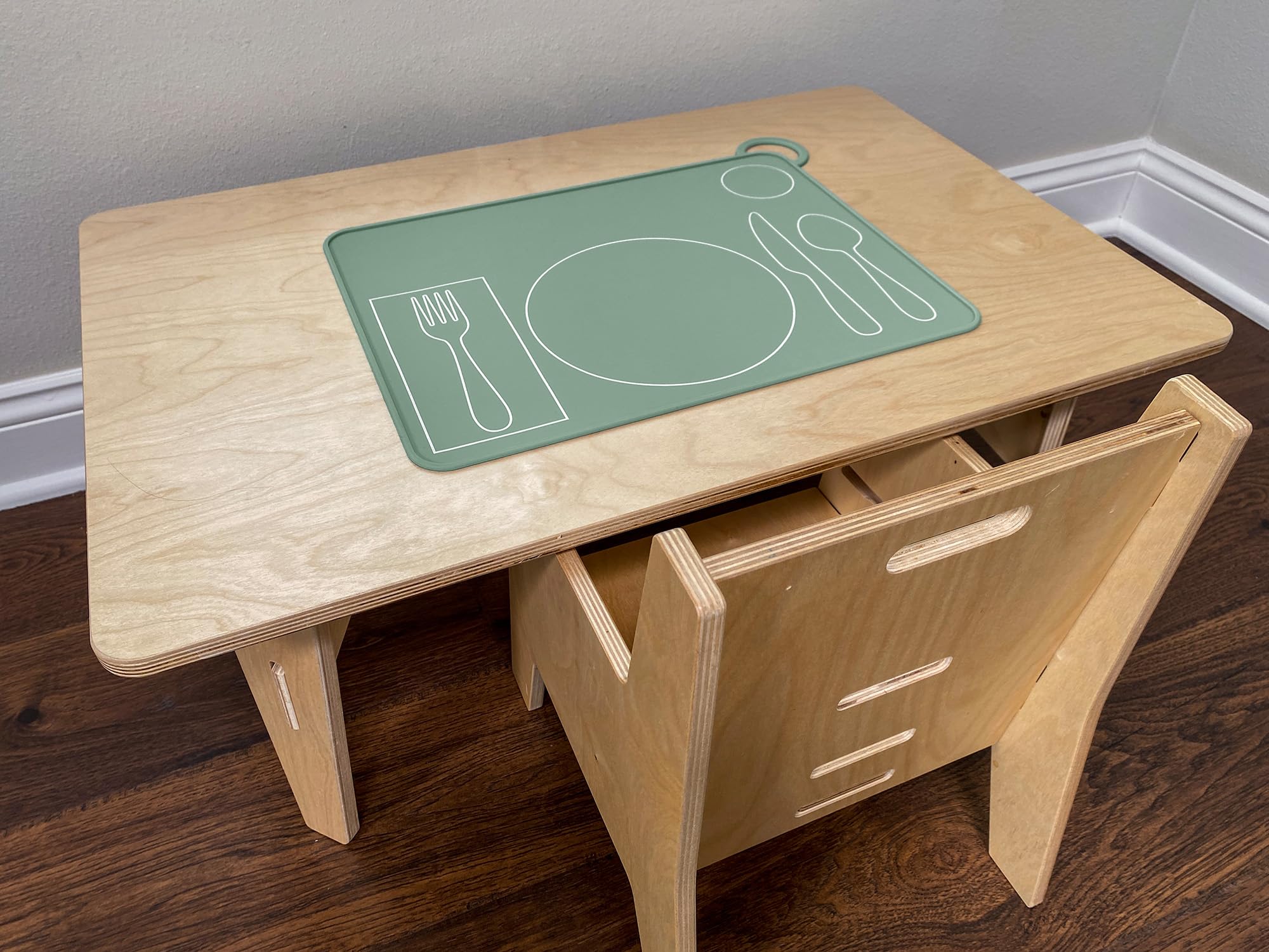 Fire Rooster Kids silicone surface emphasizes non-toxic, odor-free material.