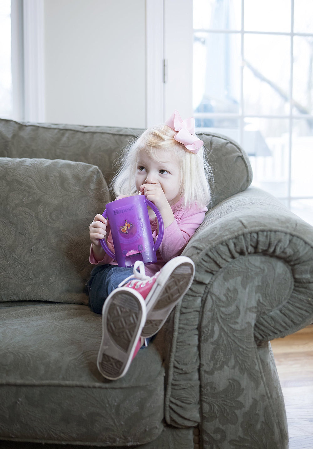 Flipping Holder mess-free-snacking keeps snacks within reach and reduces spills.