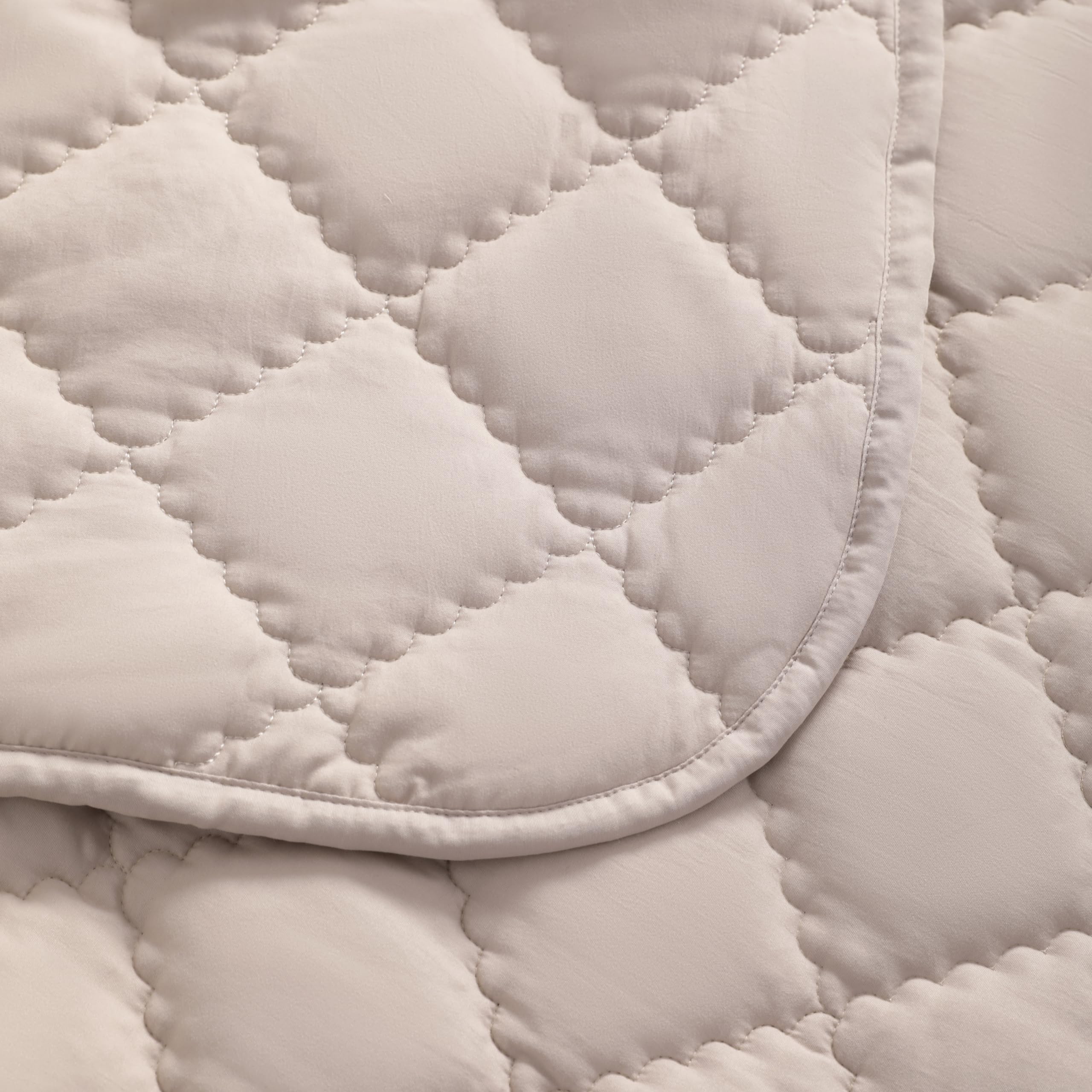 FLXXIE machine-washable microfiber outer shell keeps baby cozy on the go