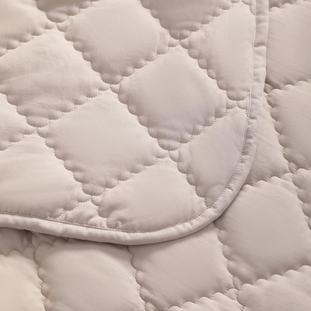 FLXXIE machine-washable microfiber outer shell keeps baby cozy on the go