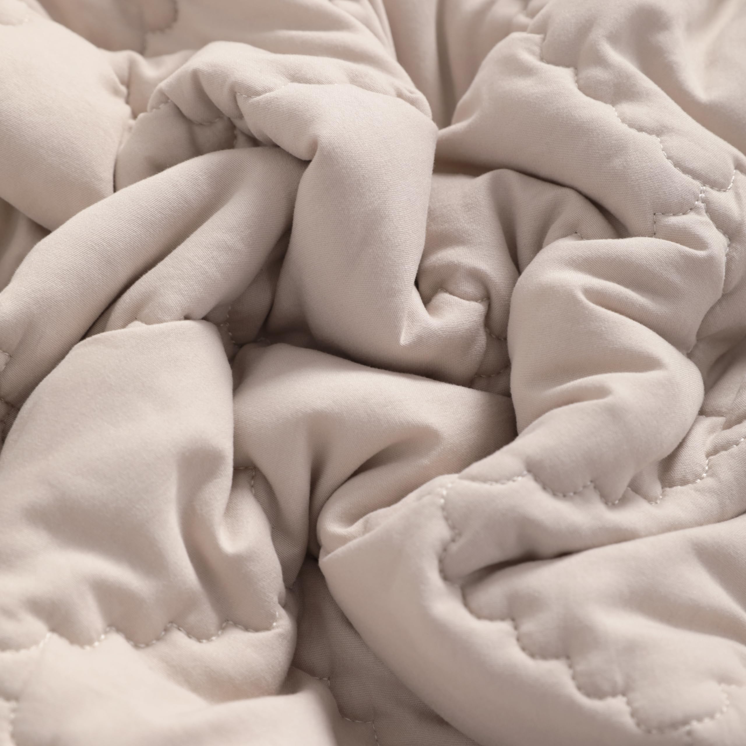 FLXXIE soft crib blanket offers a warm hug without bulk