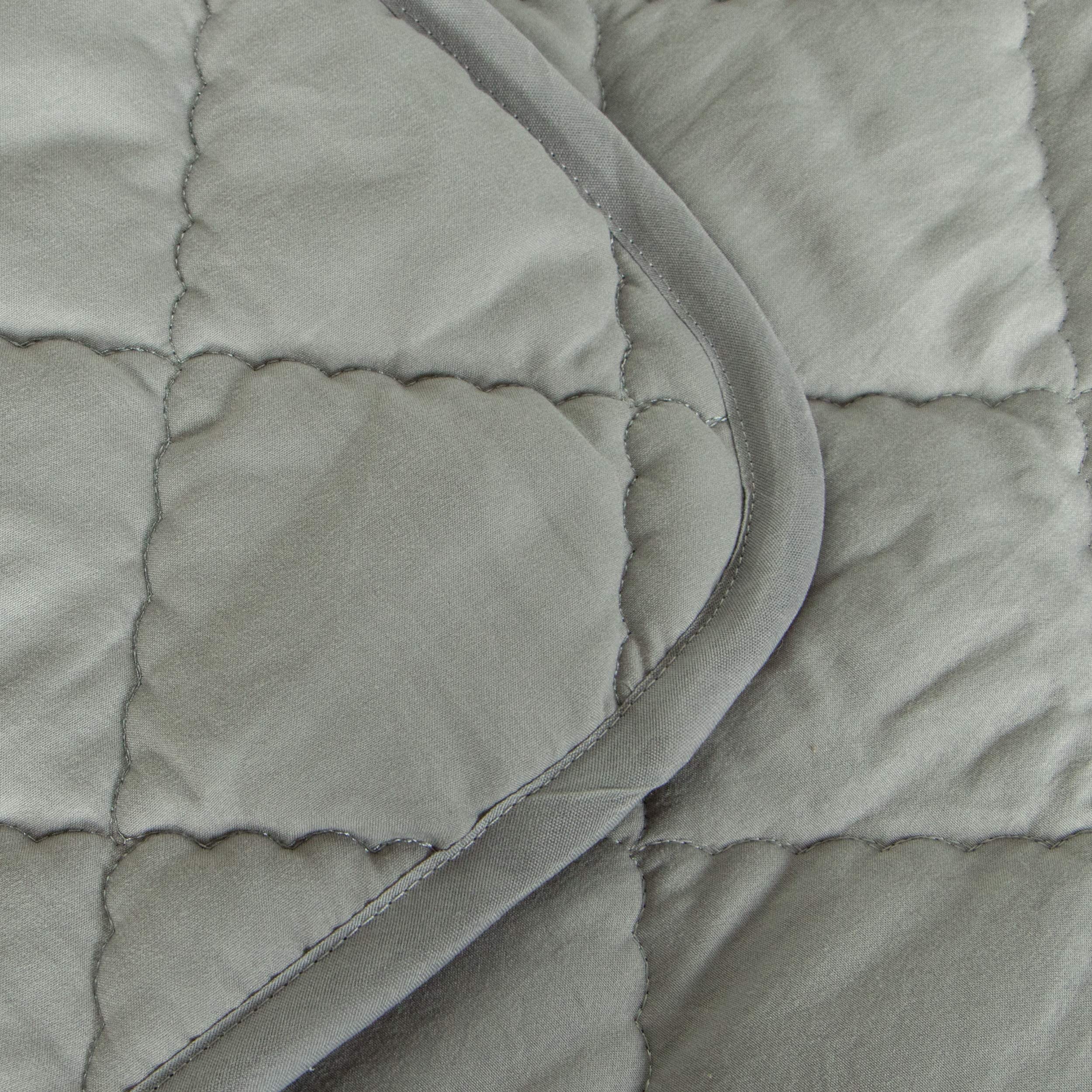FLXXIE comforter is machine washable, simplifying care after busy days.