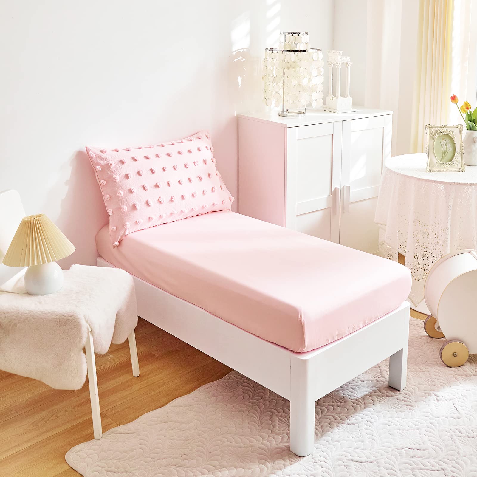 Flysheep pink jacquard design adds playful bedroom charm
